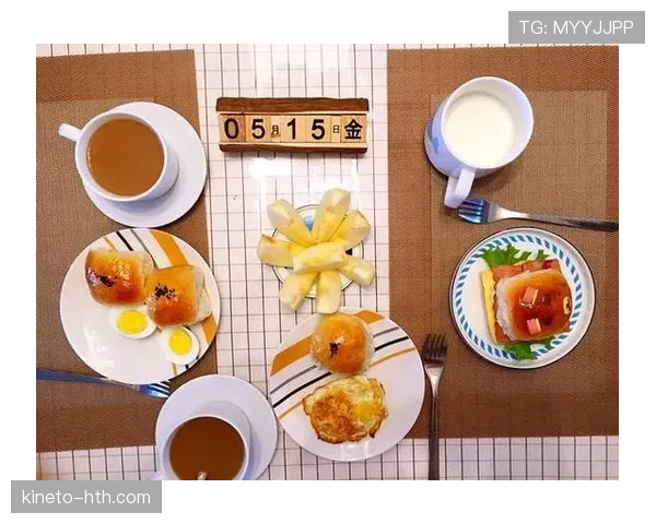 勒布朗家早餐吃的是金箔煎蛋配蛋白粉瀑布? 勒布朗家早餐吃的是金箔煎蛋配蛋白粉瀑布?