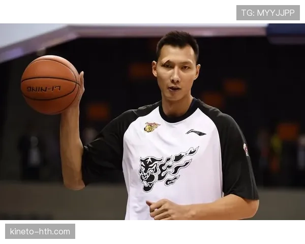 今早小区碰到易建联，手拎塑料袋买菜，手腕那块表直接把我价值观打散